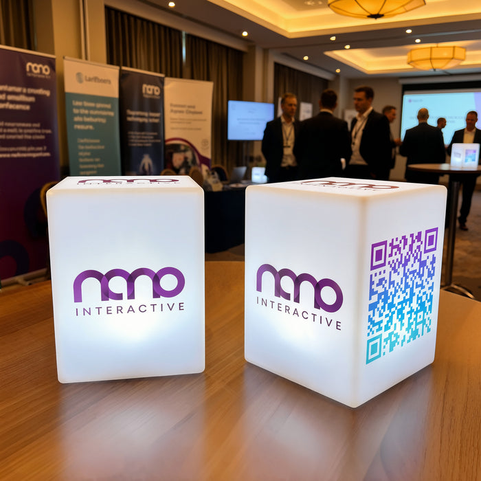 Op maat gemaakte reclameverlichting met logo of merk, op maat gemaakte lichtbak, lichtgevend uithangbord evenement, conferentie, beurs, expo, show