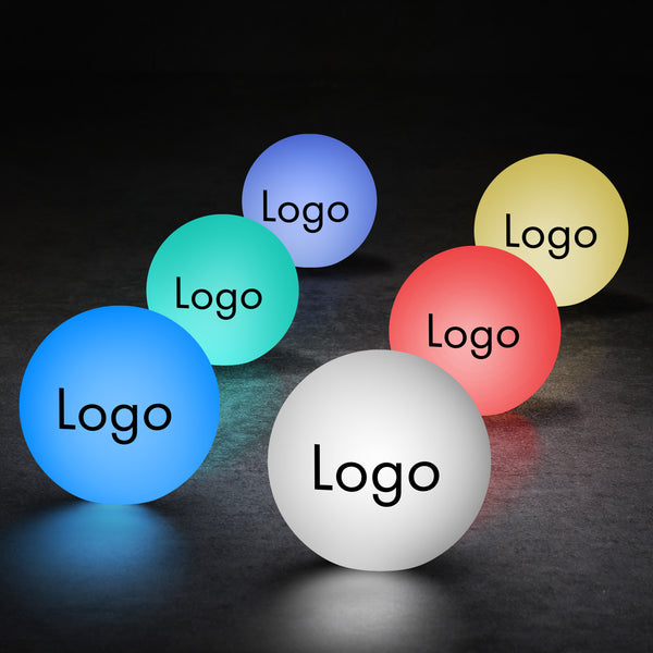 Personaliseerbare ronde LED lichtbak, verlichte reclame staande display uithangbord met logo of merk voor conferentie, evenement, show, reclamezuil