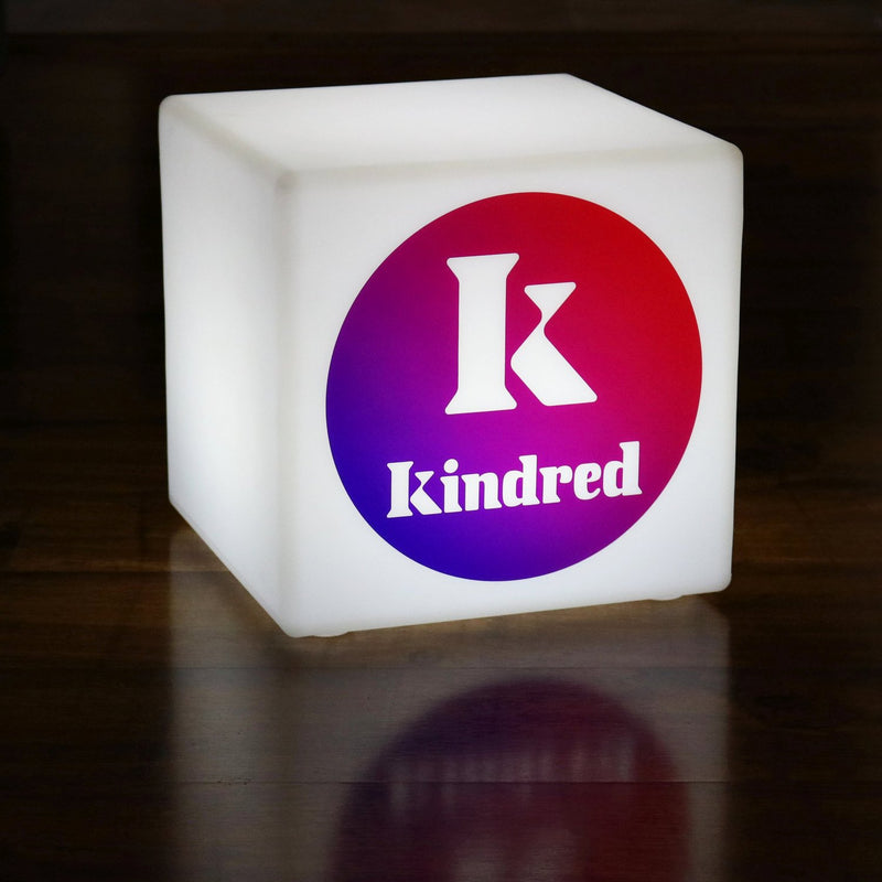 Op maat gemaakte tafellamp, lichtbak, LED-lamp, kubus, reclameverlichting met logo of merk